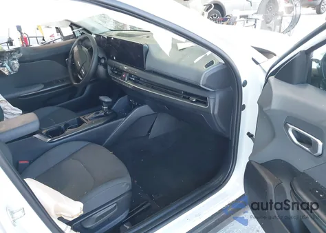 2025 Kia K4 Lxs z USA, uszkodzony, nr VIN 3KPFT4DE4SE155823